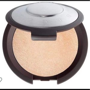 Becca Moonstone Highlighter